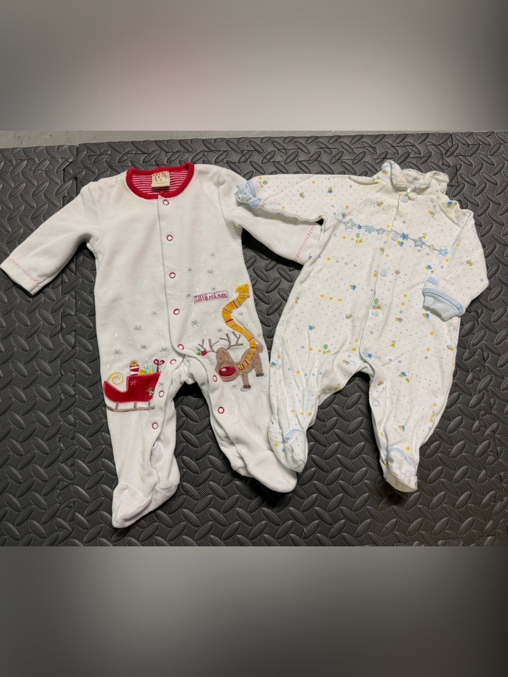 (7) clasp style - Retro - footed onesies, baby boy 0-3 months